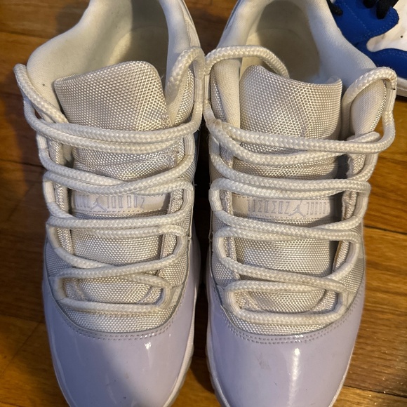 Women Jordan low 11